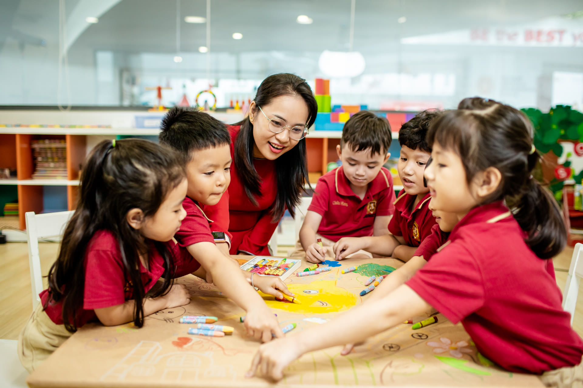 Học sinh VAS ở nhiều lứa tuổi trong khuôn viên trường