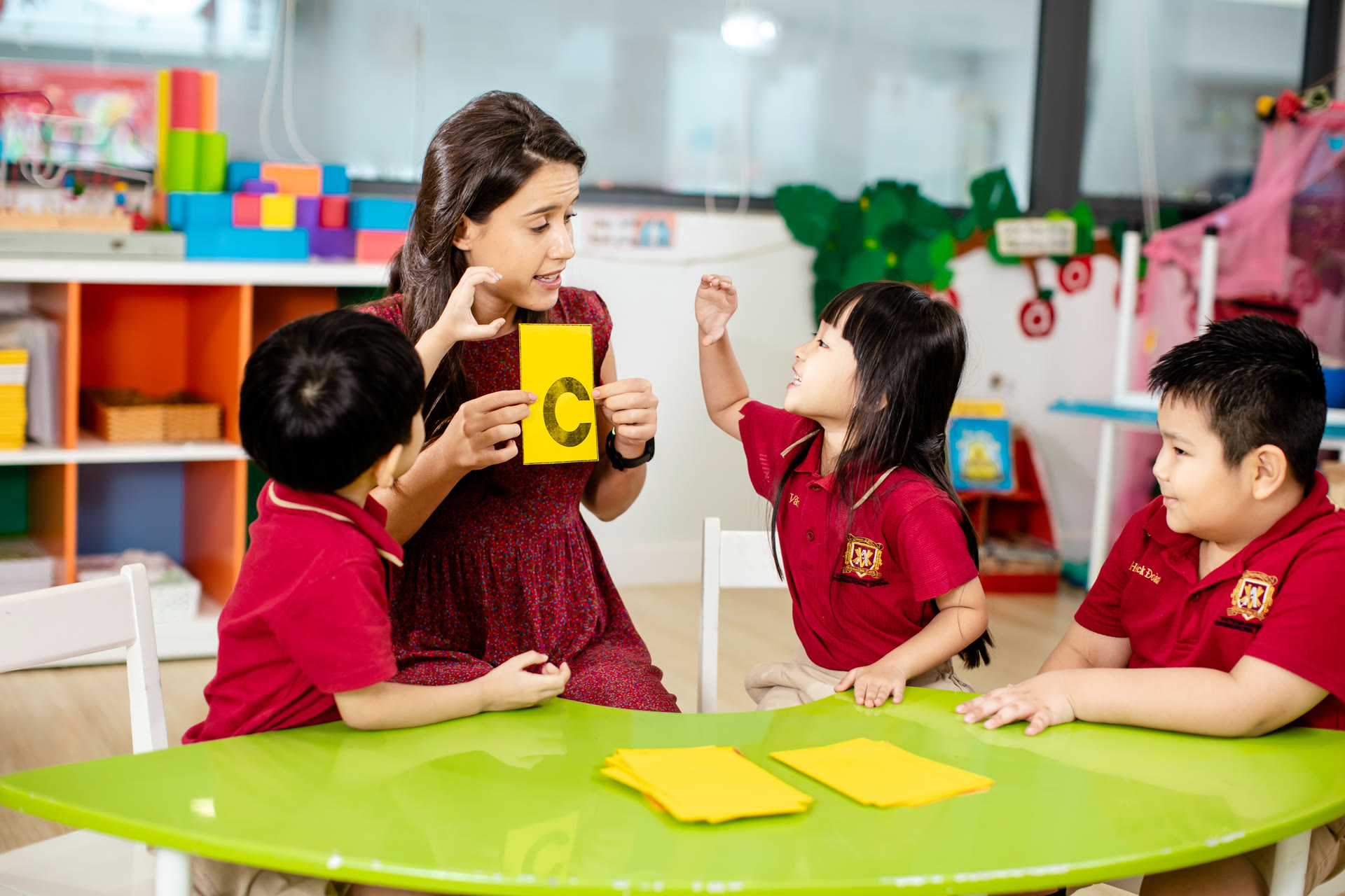 Học sinh trung học cơ sở VAS thảo luận