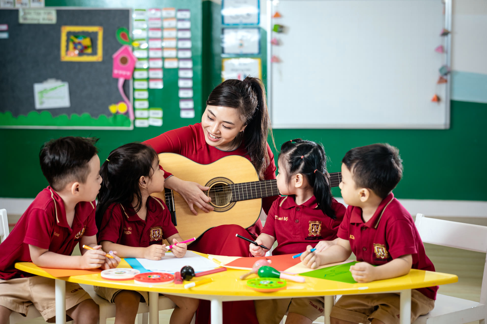 Học sinh VAS trong giờ học khoa học